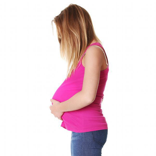 Adolescente enceinte de profil