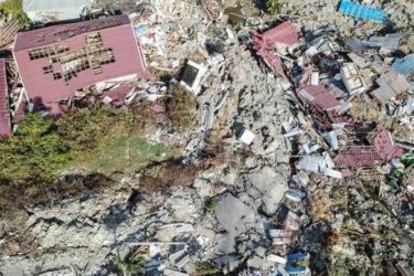 vue du ciel après un tsunami