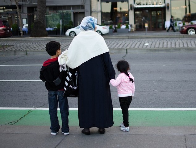 femme migrante avec ses enfants